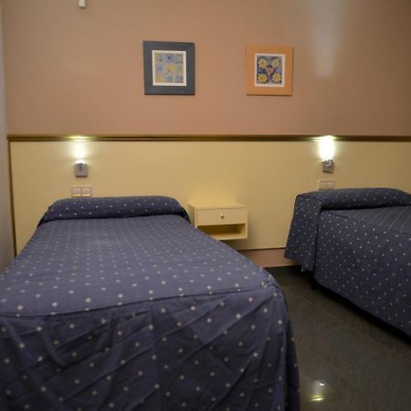 Hotel Velilla Velilla de San Antonio Eksteriør bilde