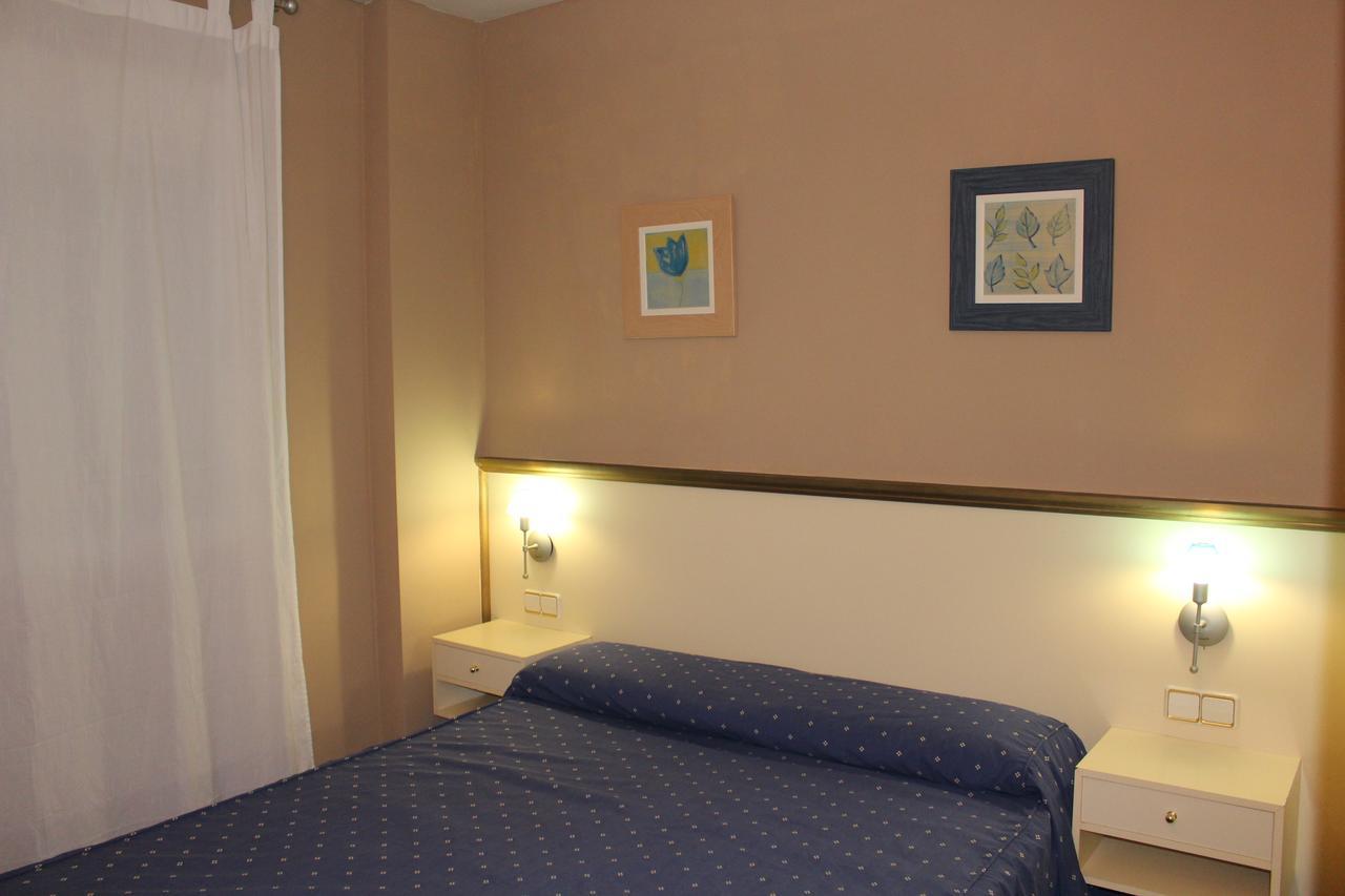 Hotel Velilla Velilla de San Antonio Eksteriør bilde