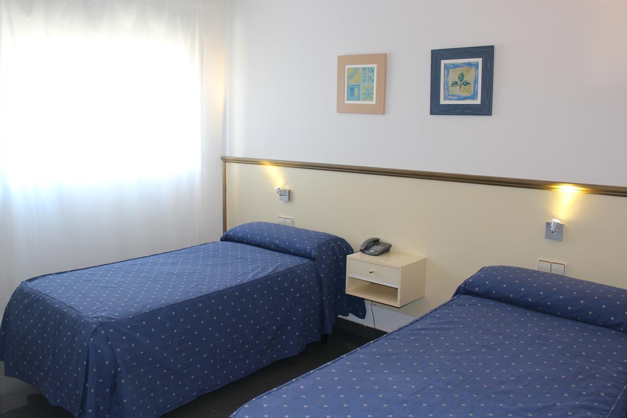 Hotel Velilla Velilla de San Antonio Eksteriør bilde