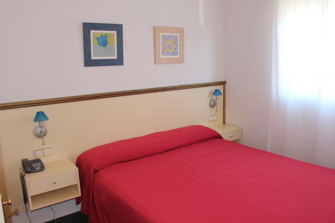 Hotel Velilla Velilla de San Antonio Eksteriør bilde