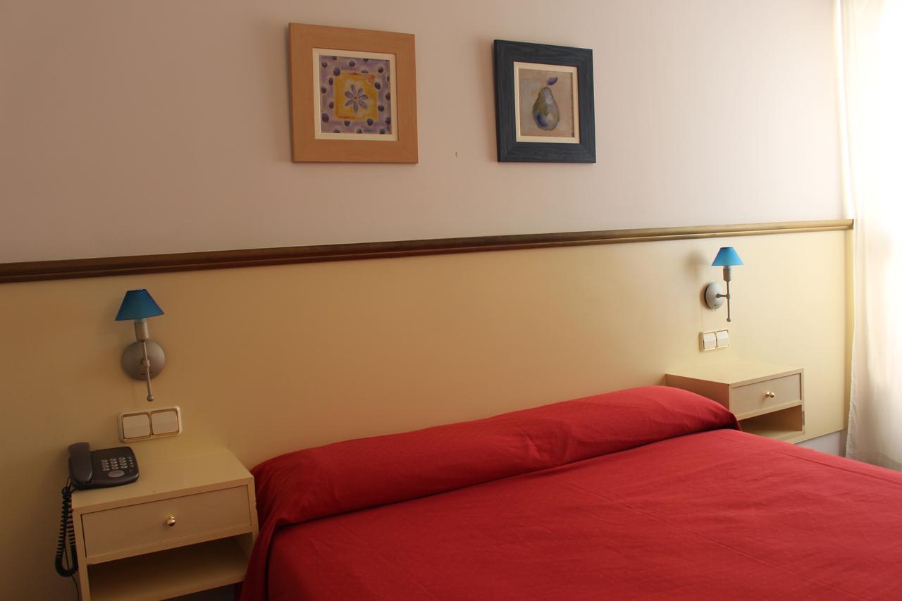 Hotel Velilla Velilla de San Antonio Eksteriør bilde