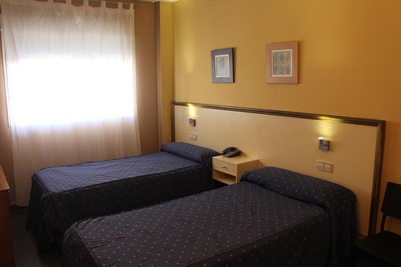 Hotel Velilla Velilla de San Antonio Eksteriør bilde