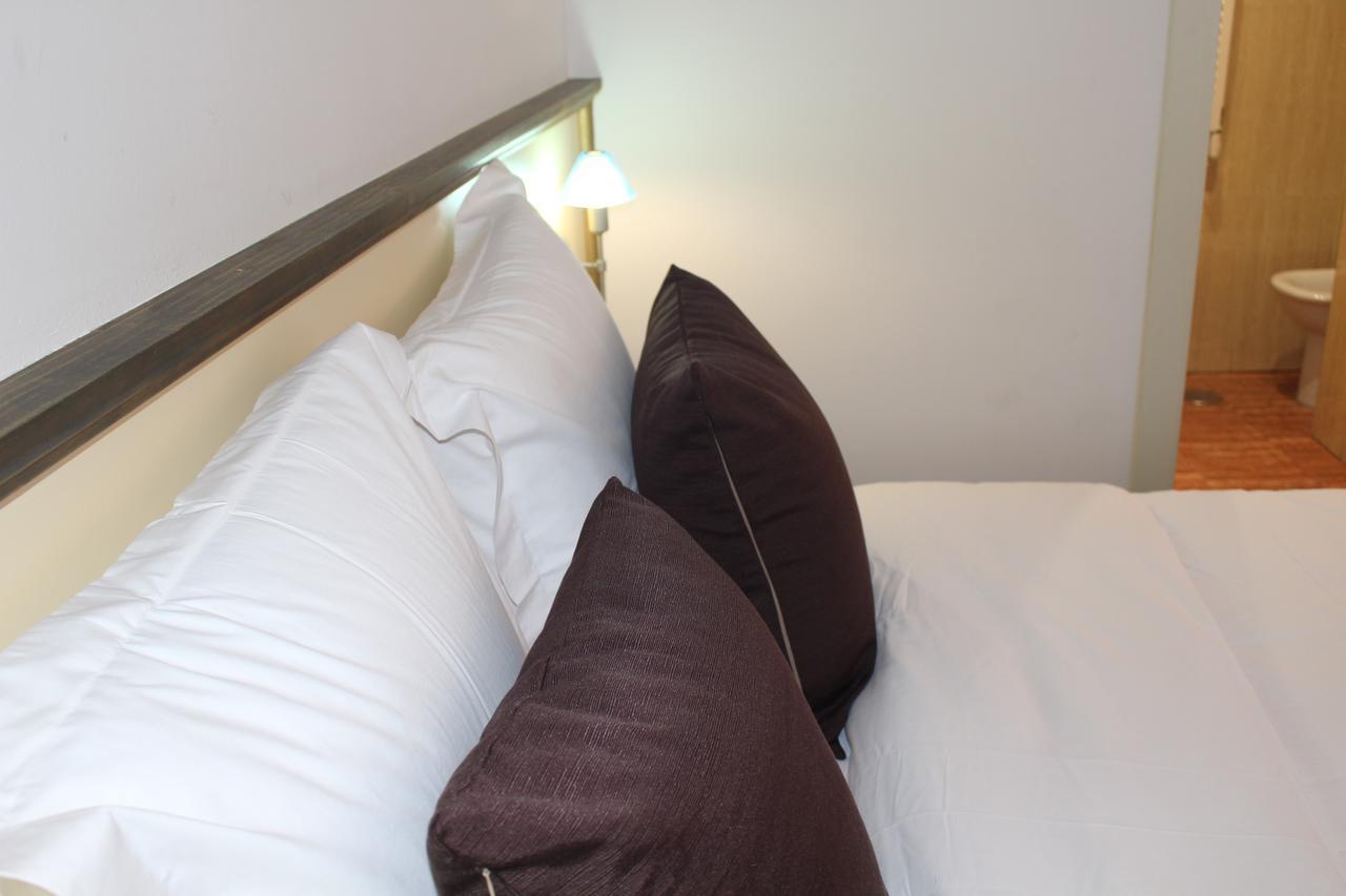 Hotel Velilla Velilla de San Antonio Eksteriør bilde