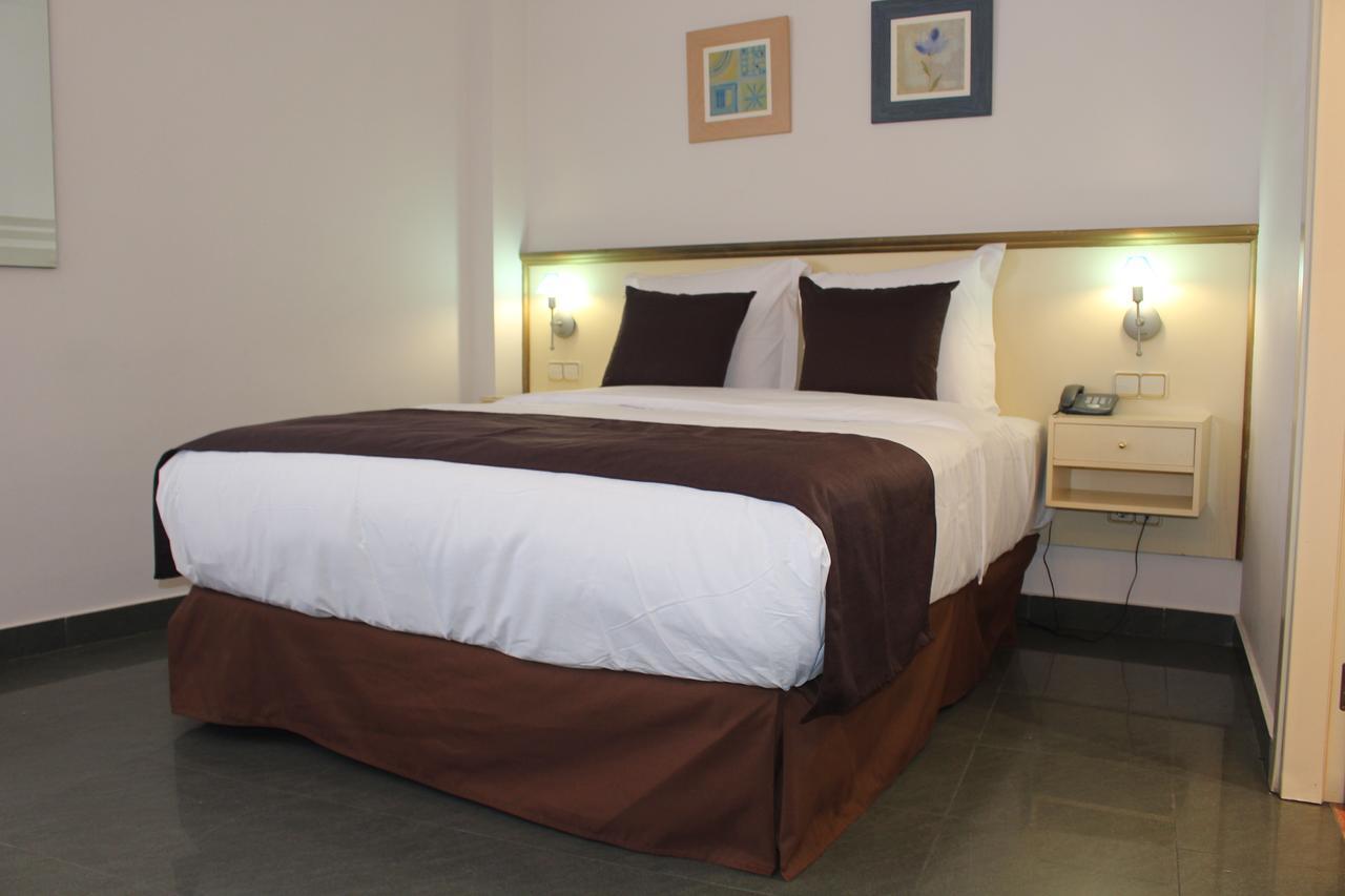 Hotel Velilla Velilla de San Antonio Eksteriør bilde