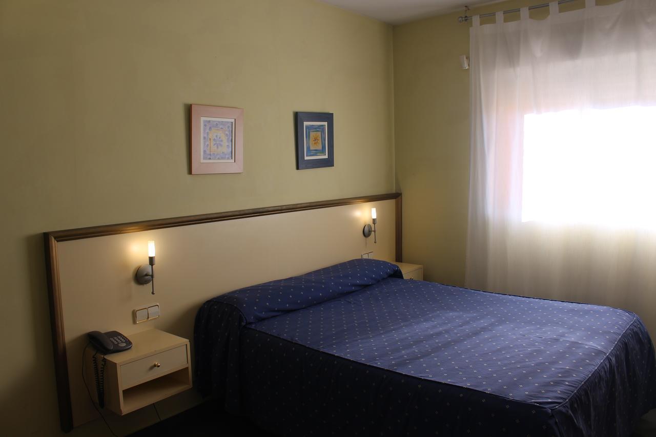 Hotel Velilla Velilla de San Antonio Eksteriør bilde