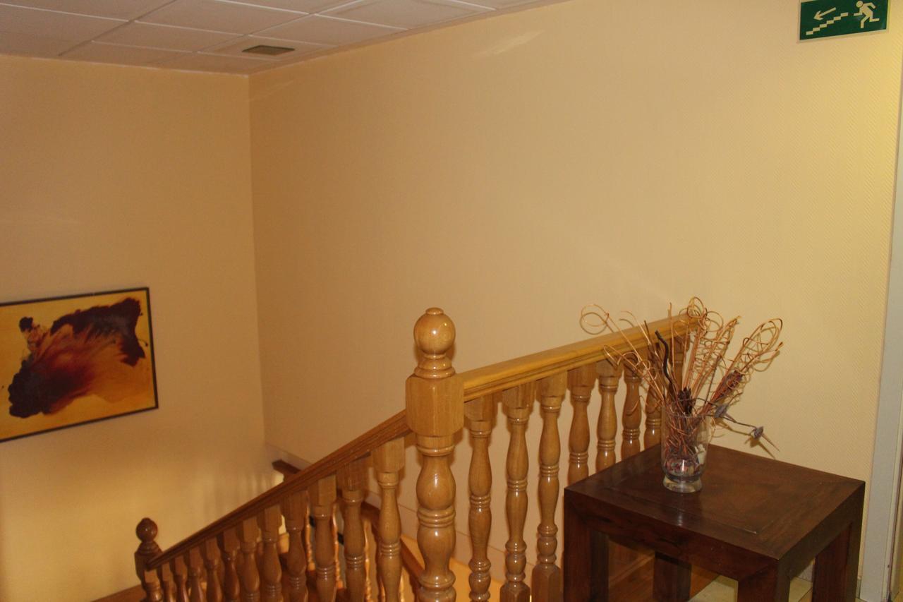 Hotel Velilla Velilla de San Antonio Eksteriør bilde