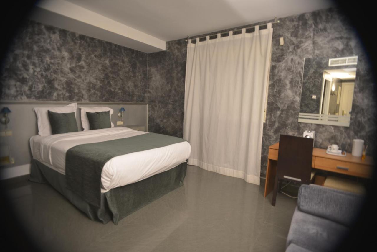 Hotel Velilla Velilla de San Antonio Eksteriør bilde
