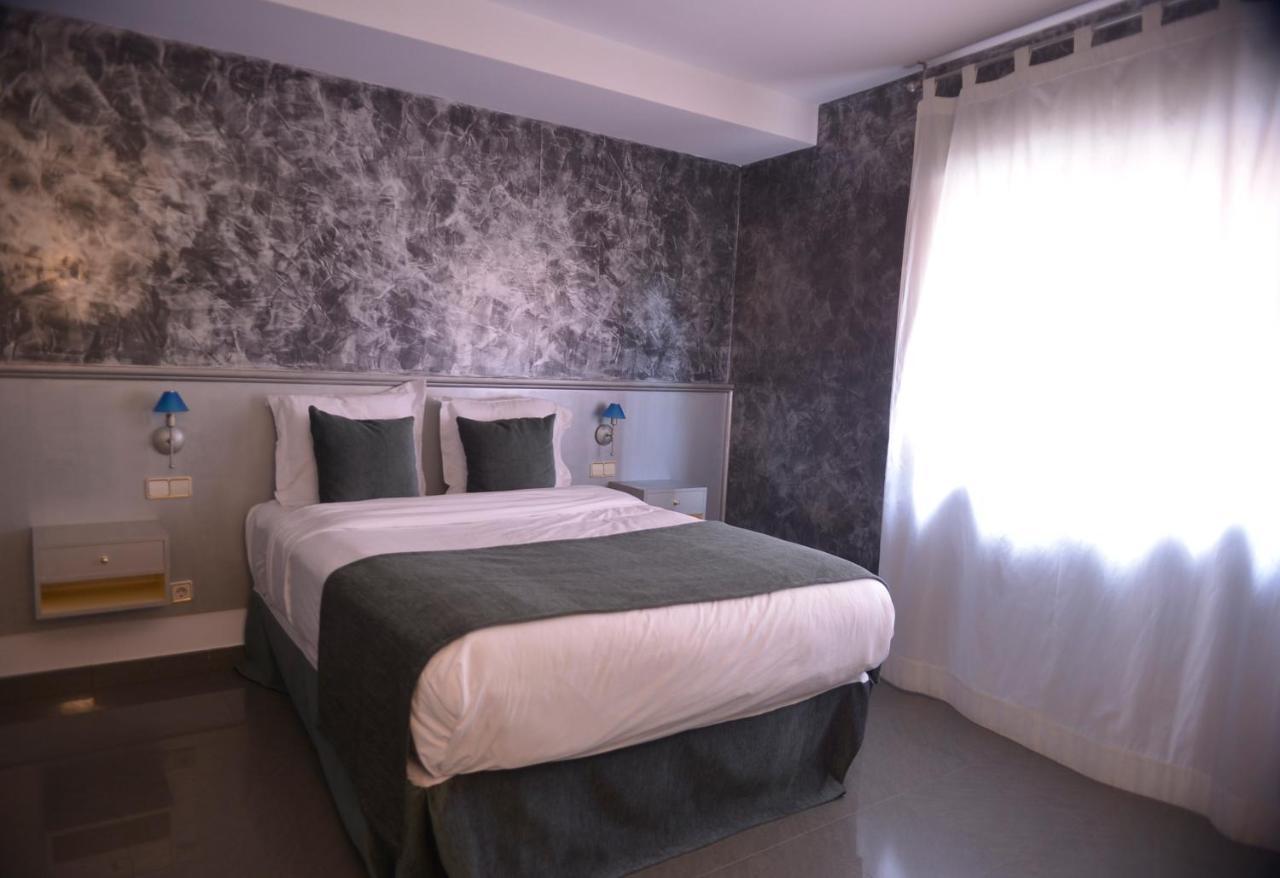 Hotel Velilla Velilla de San Antonio Eksteriør bilde