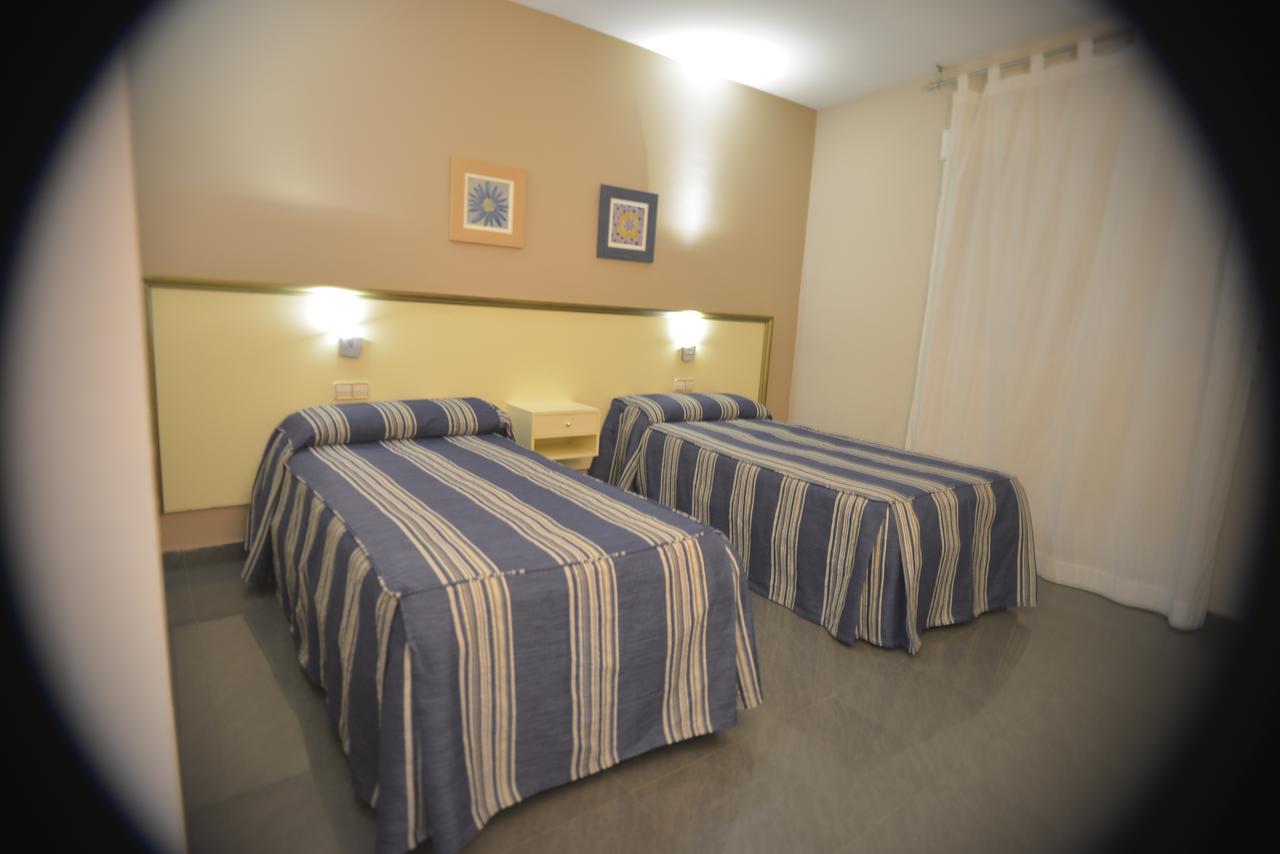 Hotel Velilla Velilla de San Antonio Eksteriør bilde
