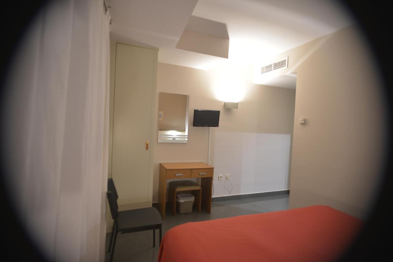 Hotel Velilla Velilla de San Antonio Eksteriør bilde