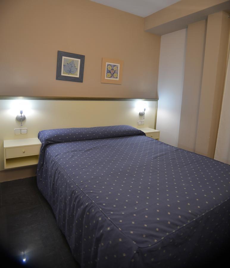Hotel Velilla Velilla de San Antonio Eksteriør bilde