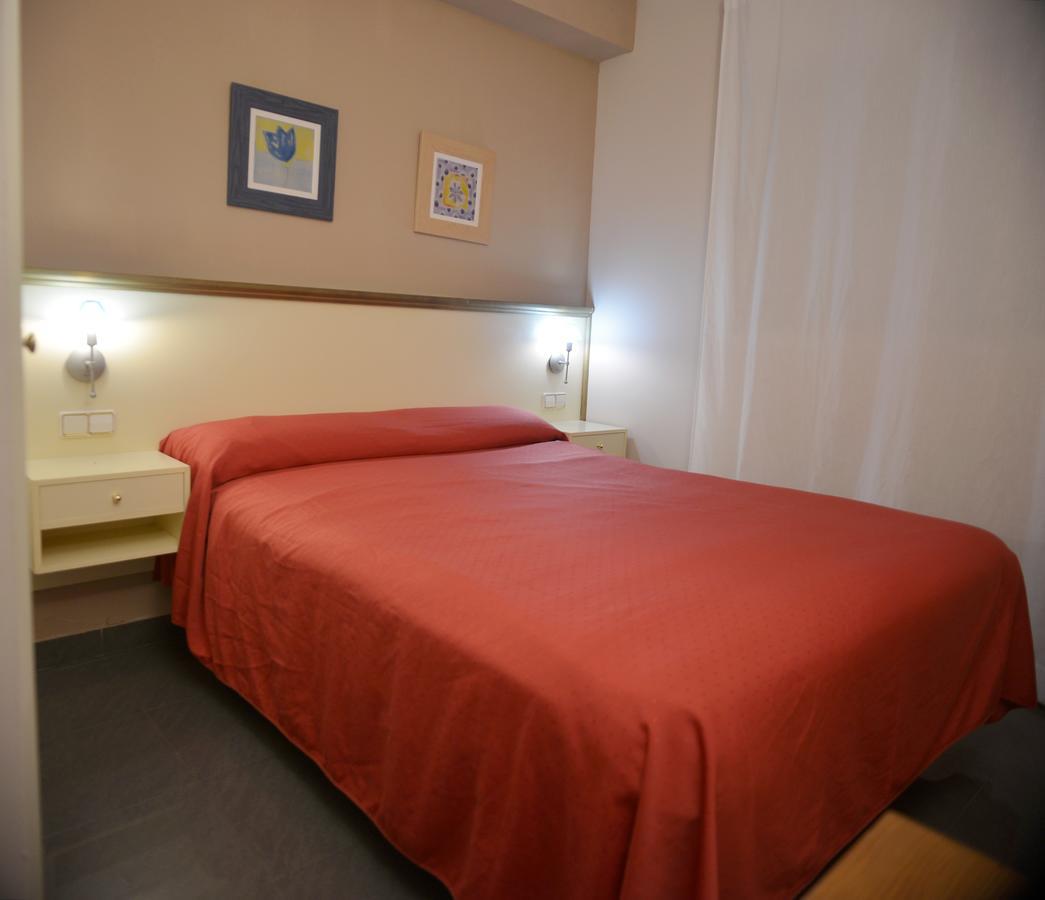 Hotel Velilla Velilla de San Antonio Eksteriør bilde