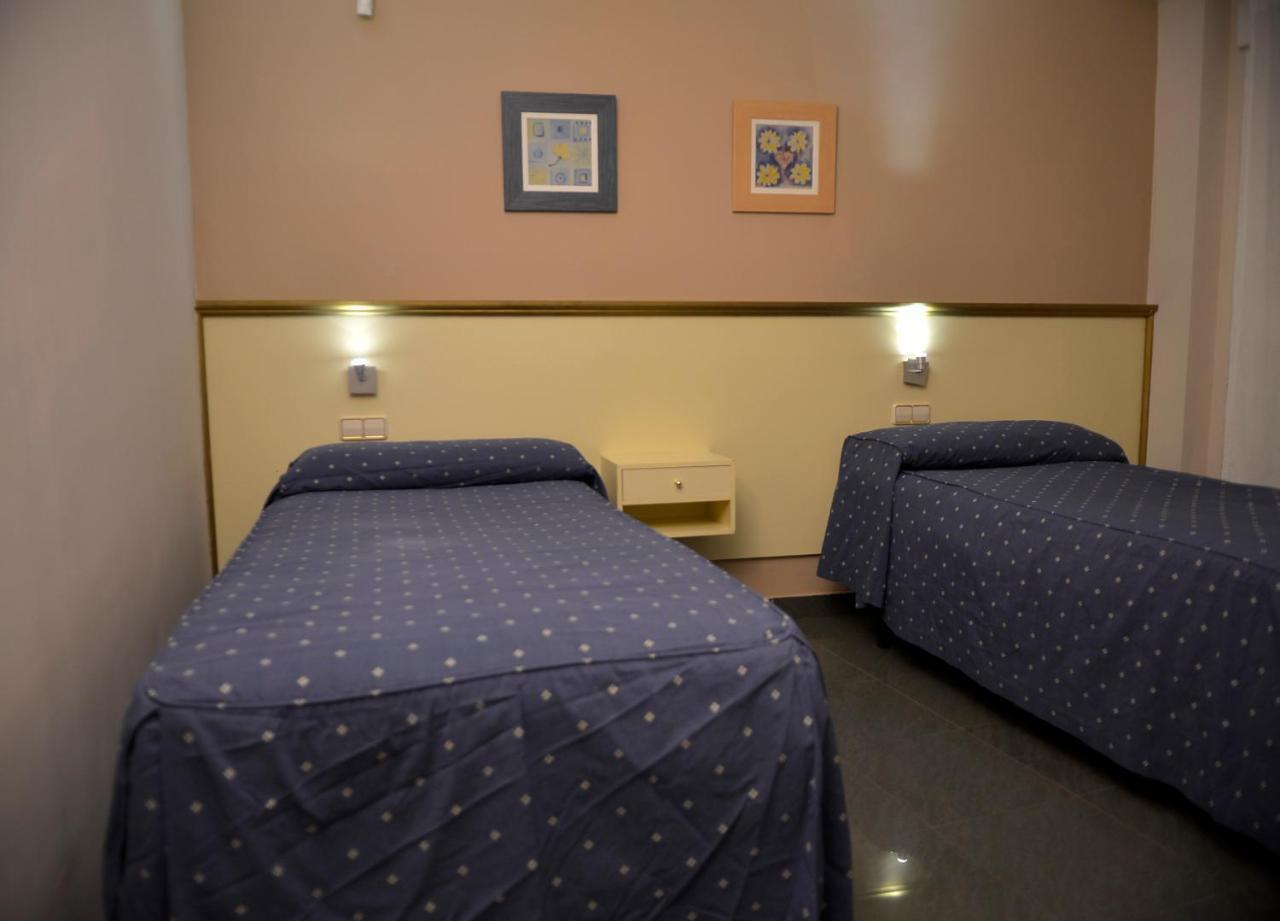 Hotel Velilla Velilla de San Antonio Eksteriør bilde