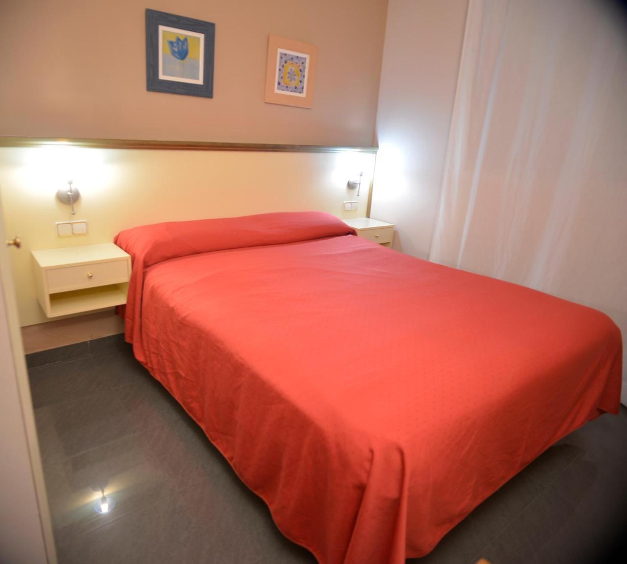 Hotel Velilla Velilla de San Antonio Eksteriør bilde