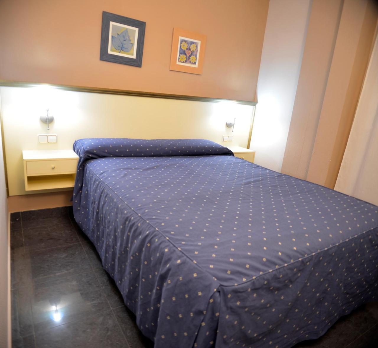 Hotel Velilla Velilla de San Antonio Eksteriør bilde