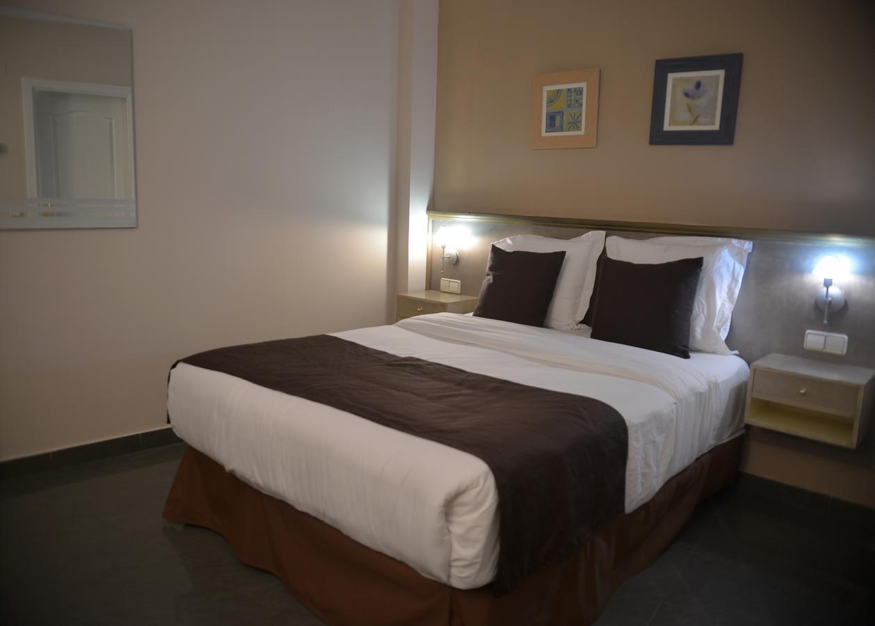 Hotel Velilla Velilla de San Antonio Eksteriør bilde