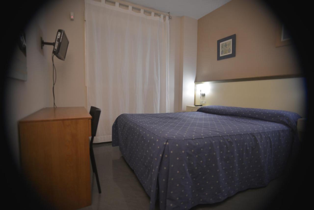 Hotel Velilla Velilla de San Antonio Eksteriør bilde